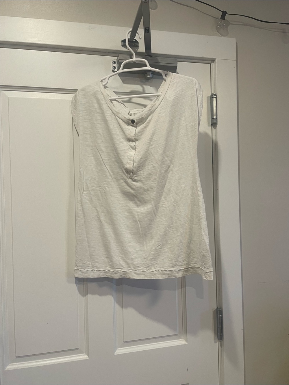 Well Worn White Short Sleeve Henley Top size large